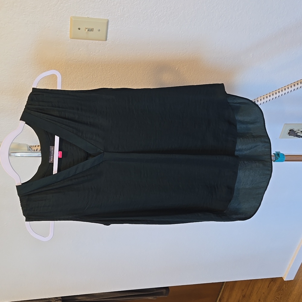 Women's emerald green vince Camuto top